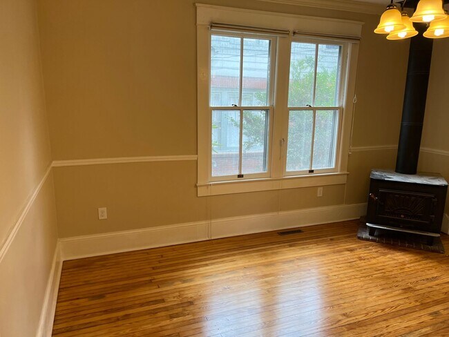Building Photo - Downtown Statesville - 4 BR / 2 BA