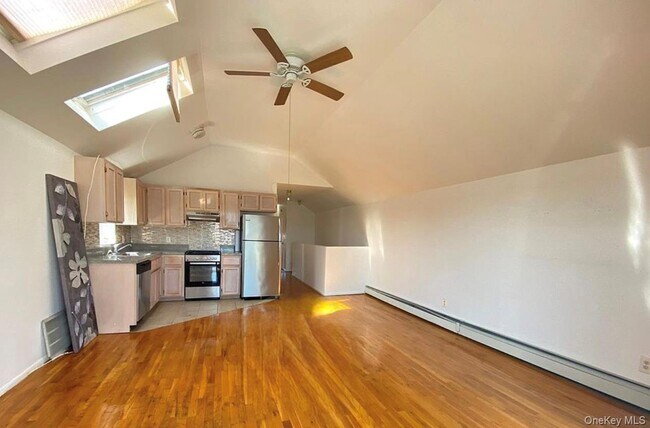 Building Photo - 259 Davis Ave