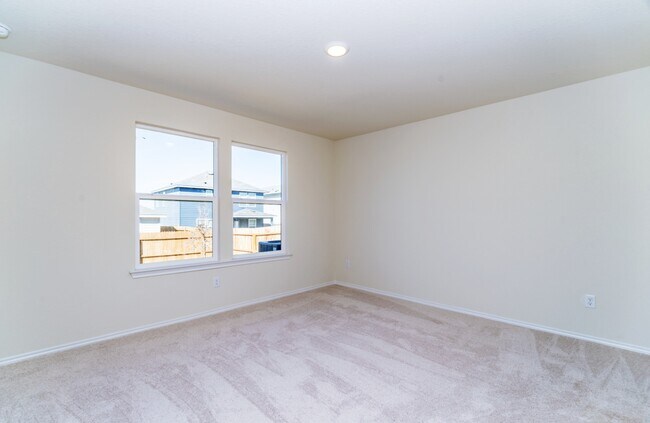 Building Photo - 5911 Rolling Gln