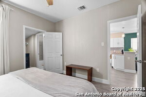 Building Photo - 810 Dakota St