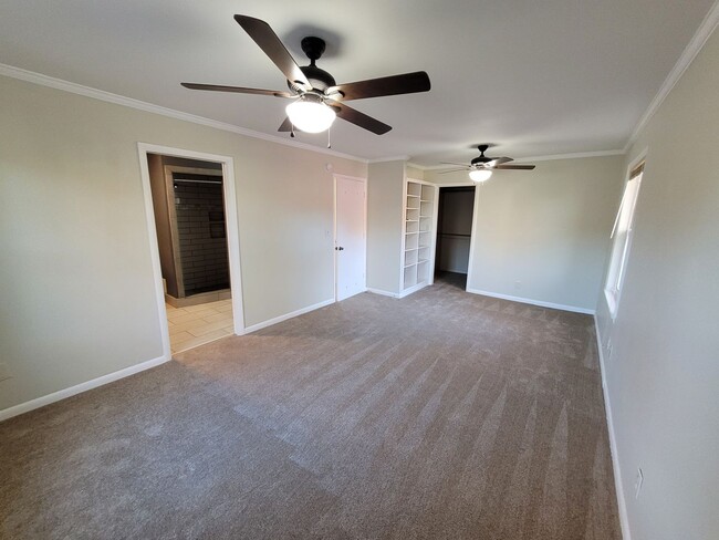 Building Photo - 5 Bedroom 3 Bath Home with Sunroom in Virg...