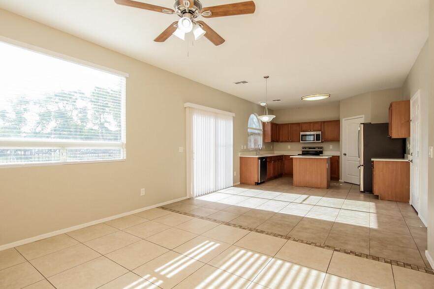 Building Photo - 2652 S 89th Dr