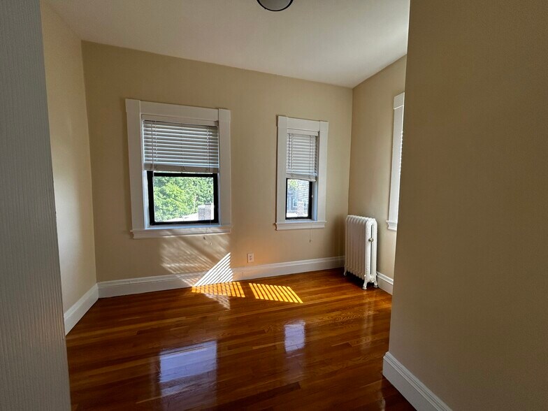 Building Photo - 1402 Beacon St