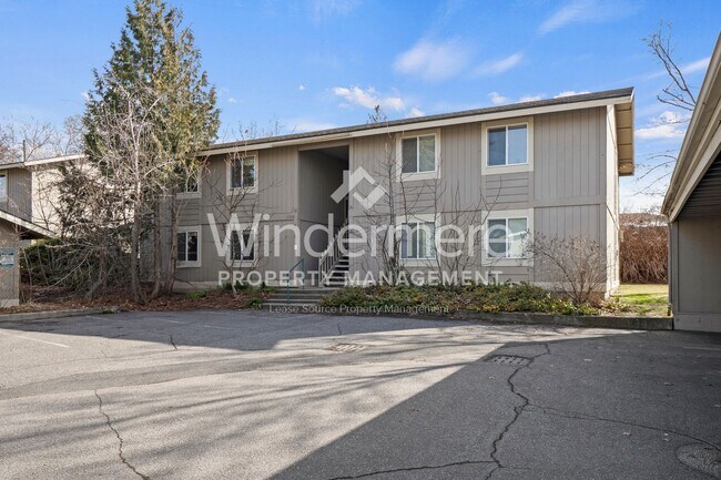 Building Photo - **MOVE IN SPECIAL** 1/2 OFF 1ST FULL MONTH...