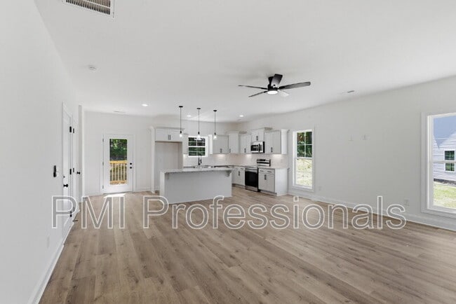 Building Photo - 408 Legends Court