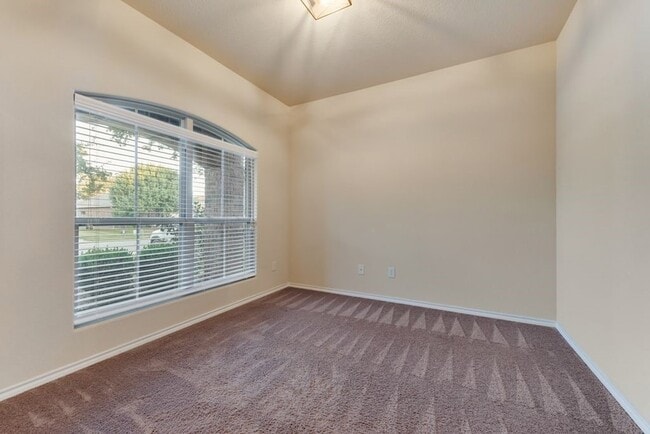 Building Photo - 1104 Edgewater Dr