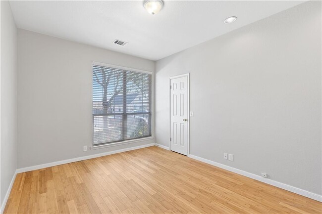 Building Photo - 4036 Barlow Dr