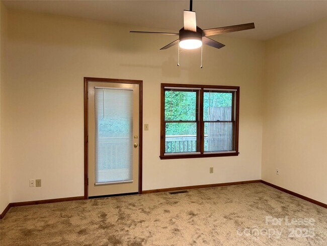 Building Photo - 125 Hillcrest Dr