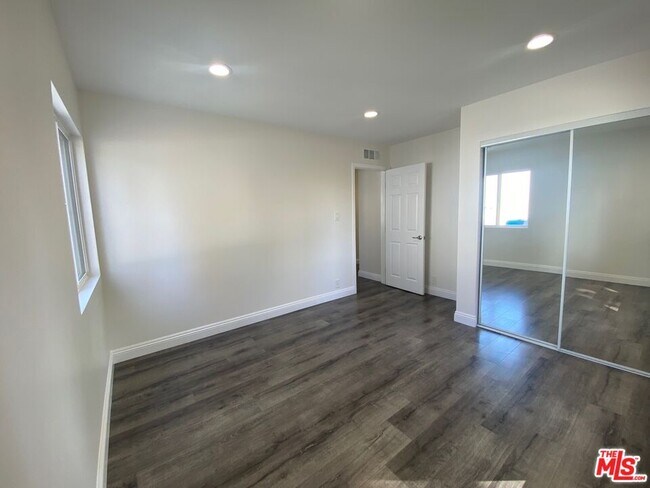 Building Photo - 6644 Atoll Ave