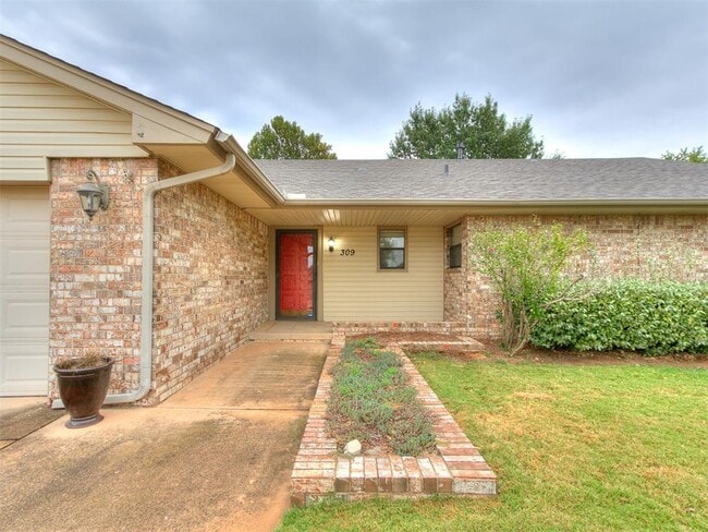 Building Photo - 309 Kingsbury Dr