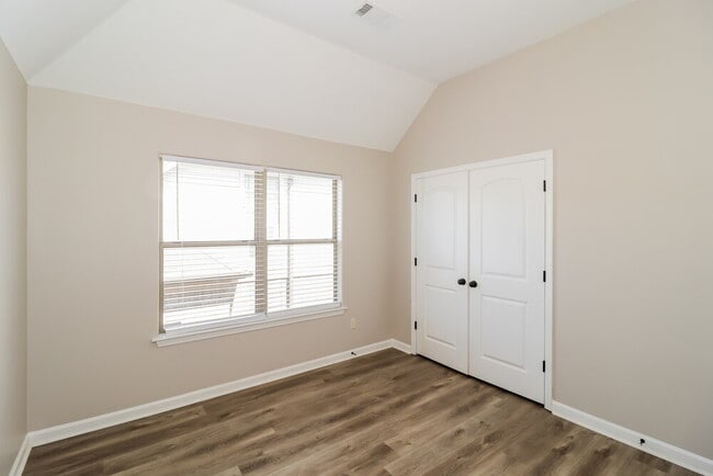 Building Photo - 110 Birch Springs Dr