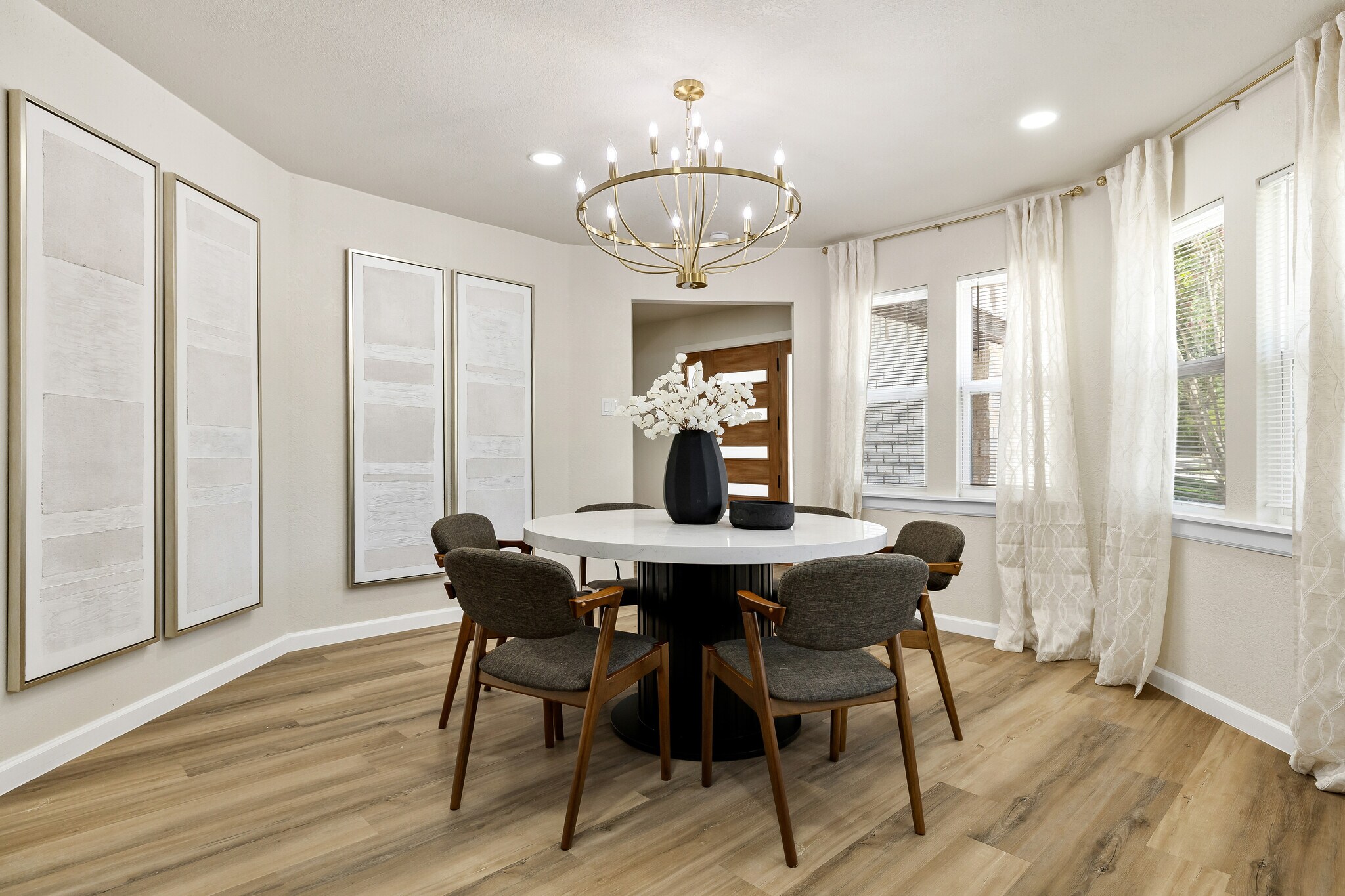 Building Photo - 9690 Fallbrook Dr