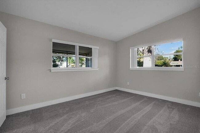 Building Photo - 1452 S Evergreen Ave