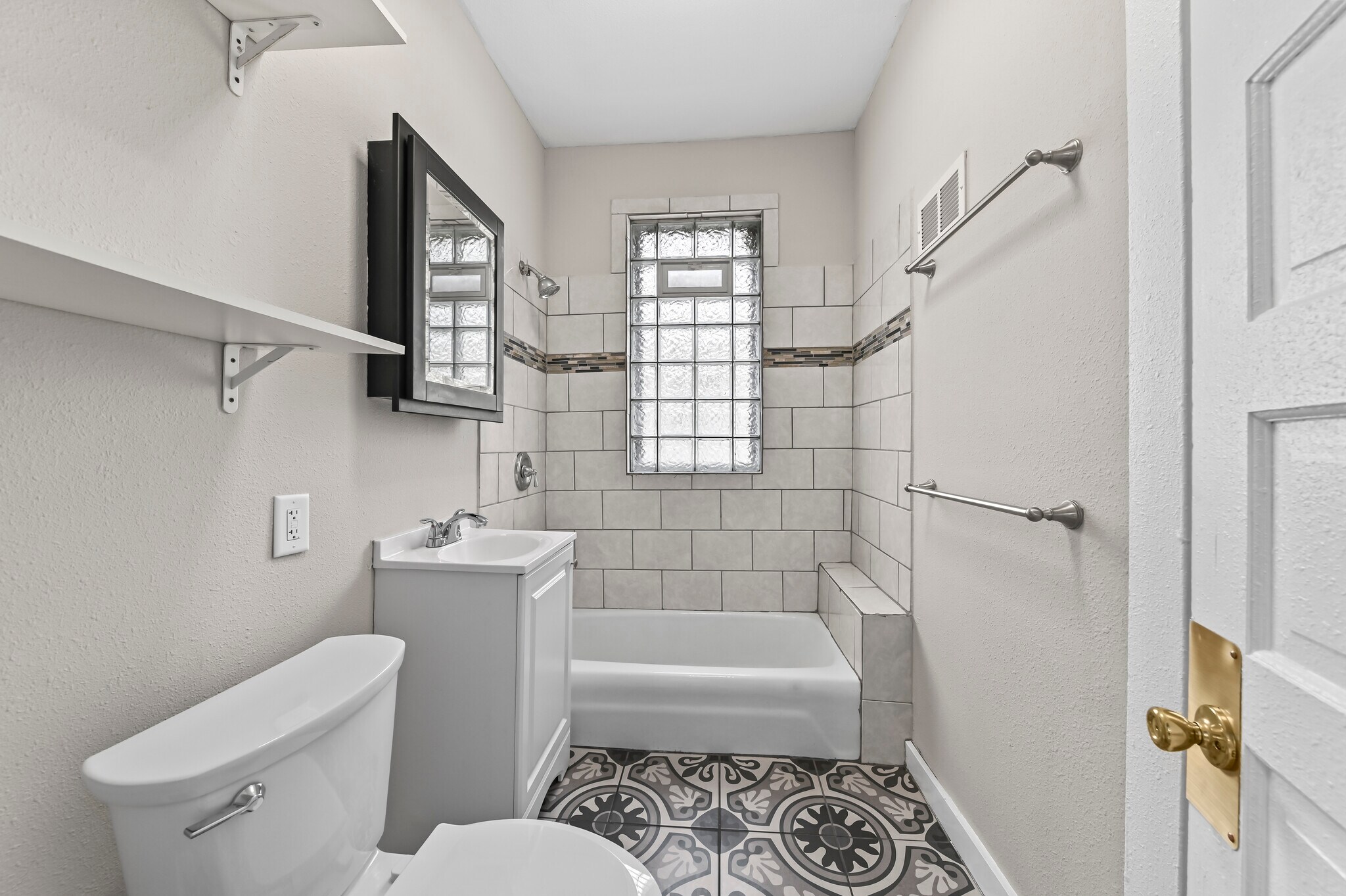 Building Photo - 2332 N Holton St