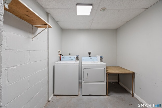 Building Photo - 60 Center St