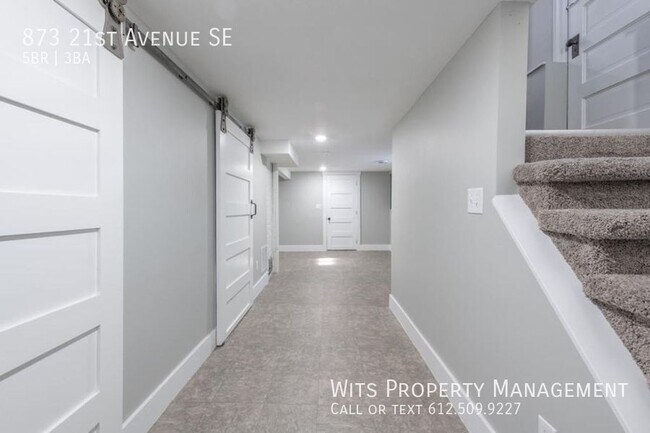 Building Photo - 873 21st Ave SE