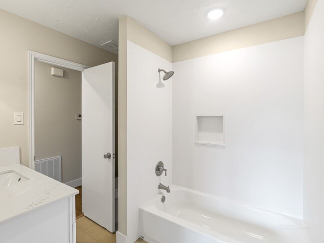 Building Photo - 9254 Autumnsong Dr