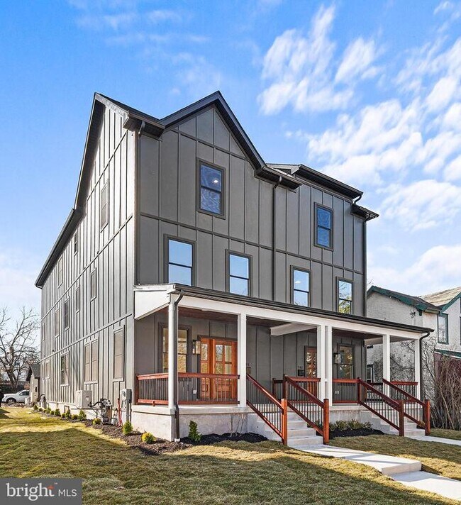 Building Photo - 705 Preston Ave