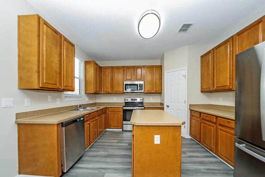 Building Photo - 731 E Red House Branch Rd