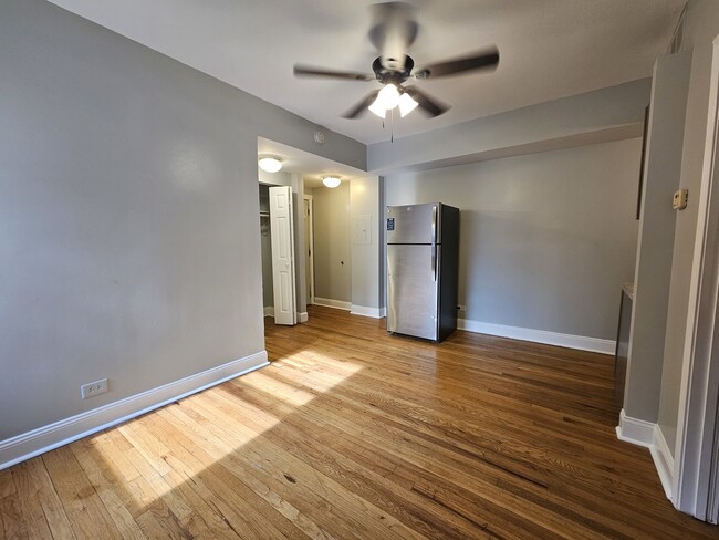 Building Photo - 4837 N Kimball Ave