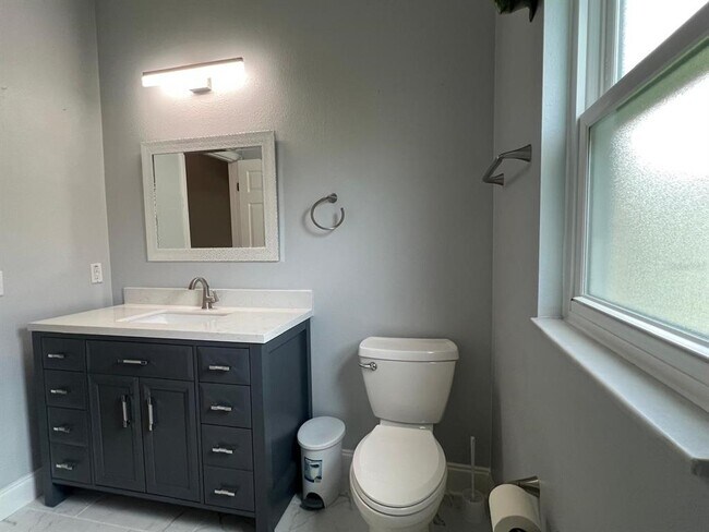 Building Photo - 3535 Somerset Cir