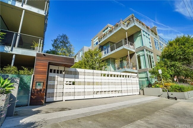 Gallery Lofts - Main Front Entrance - 4080 Glencoe Ave