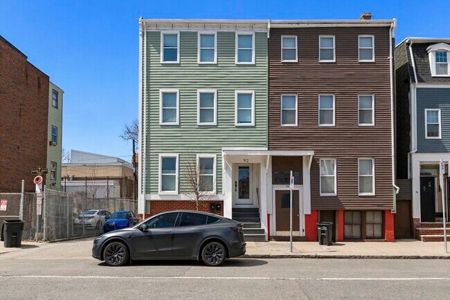 Building Photo - 92 Chelsea St