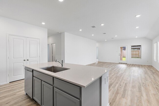 Building Photo - 31546 Beacon Cove Trl