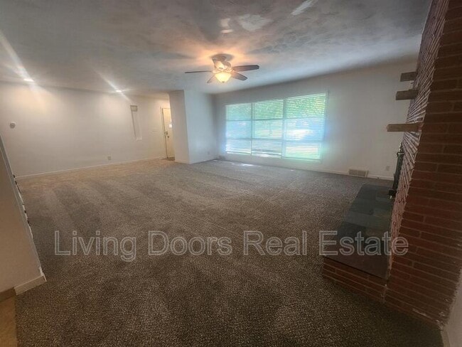 Building Photo - 3870 Steele Ave