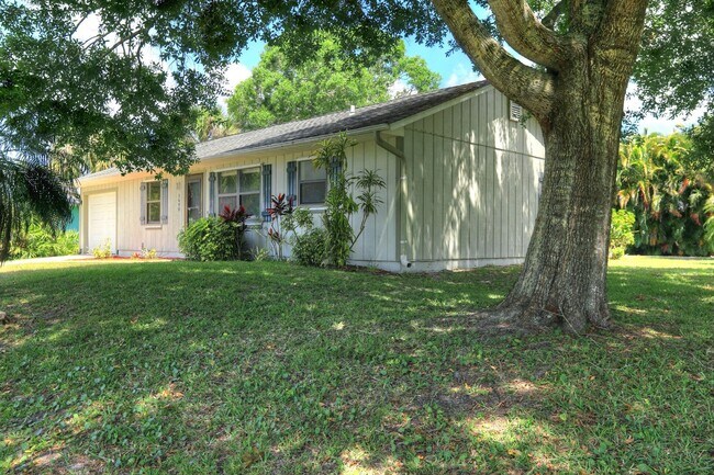 Building Photo - 1690 Seahouse St