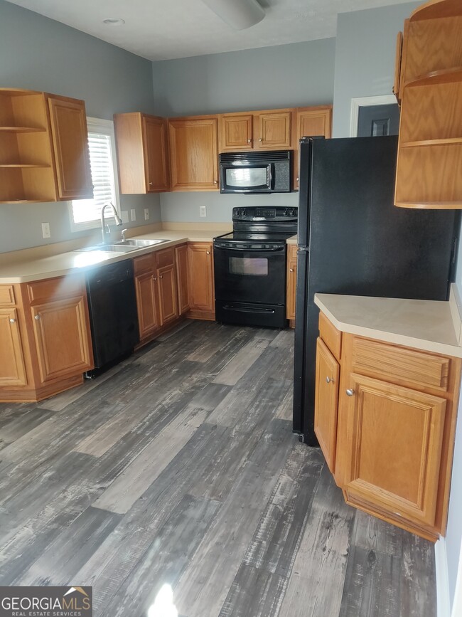 Building Photo - 2555 Flat Shoals Rd
