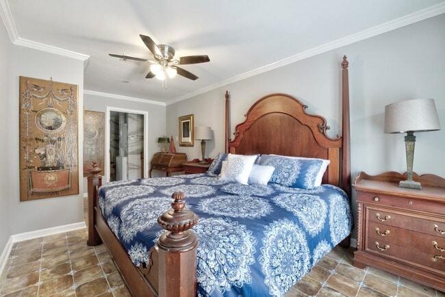 Building Photo - 5006 Idaho St