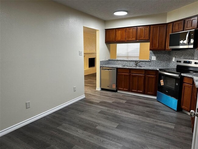 Building Photo - 13206 S Thorntree Dr