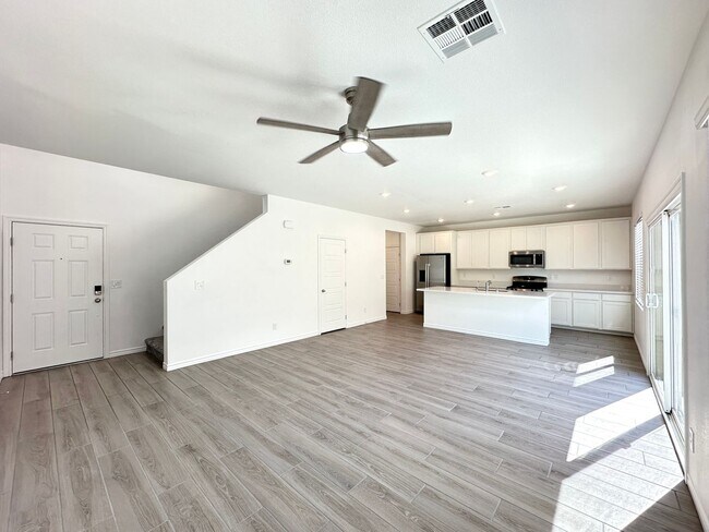 Building Photo - 8357 Aurora Rdg Ave