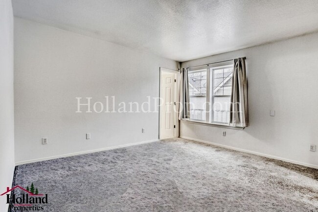 Building Photo - Charming 3-level townhome ideally located in the heart of Beaverton!