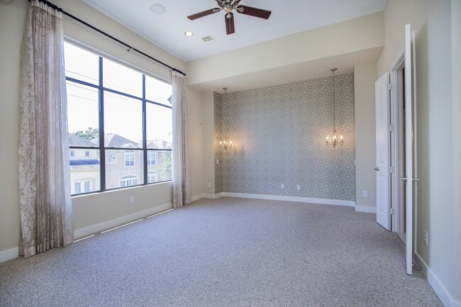 Building Photo - 5606 Blossom St