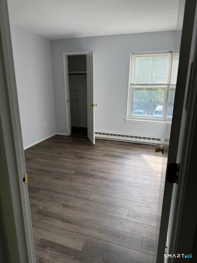 Building Photo - 104 Wellington Dr