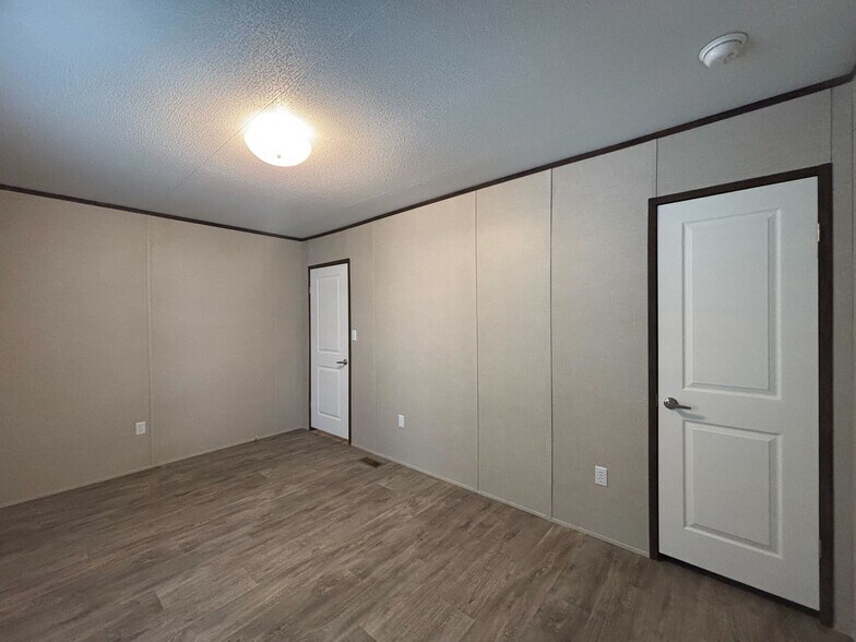 Building Photo - 127 Peggy St