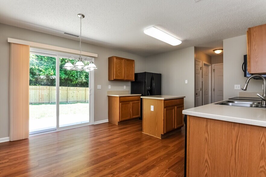 Building Photo - 3805 Hopper St