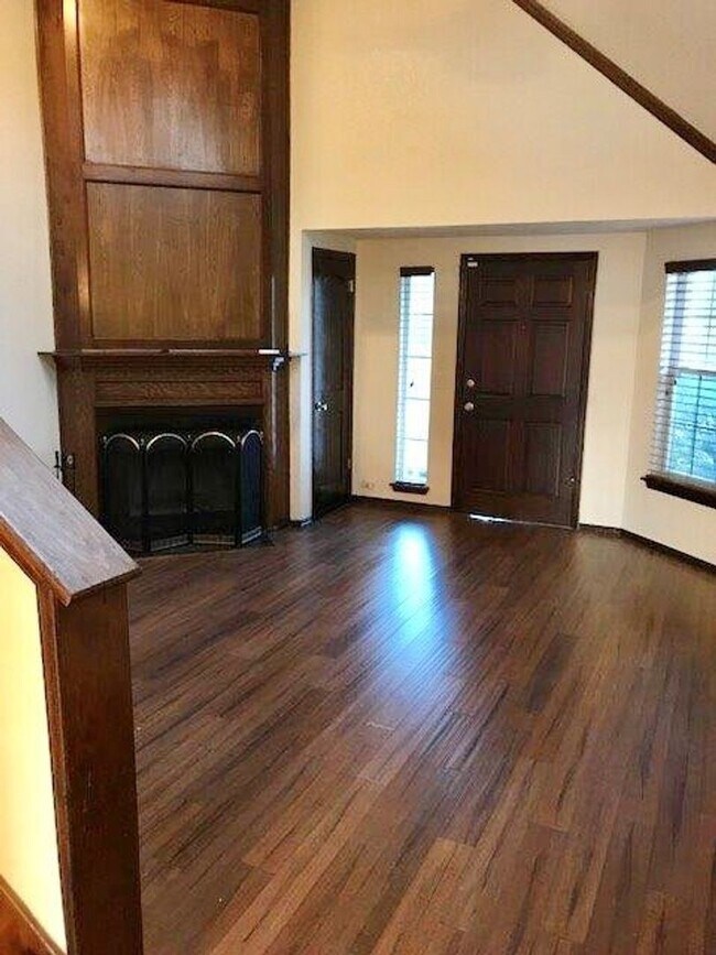 Building Photo - 4-bed 2-bath 2-car For lease SW Moore