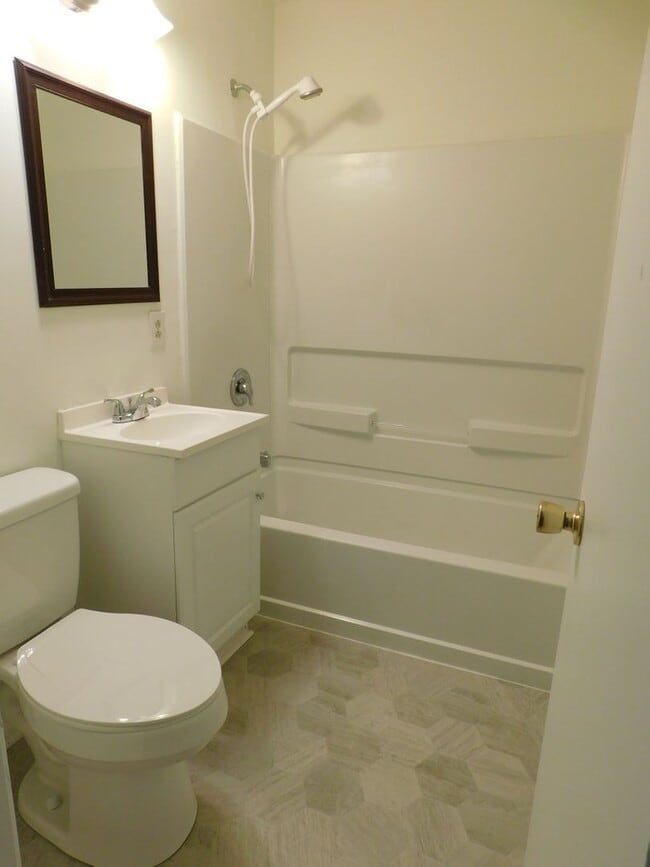 Building Photo - Brick Ranch in Oxford Heights Subdivision