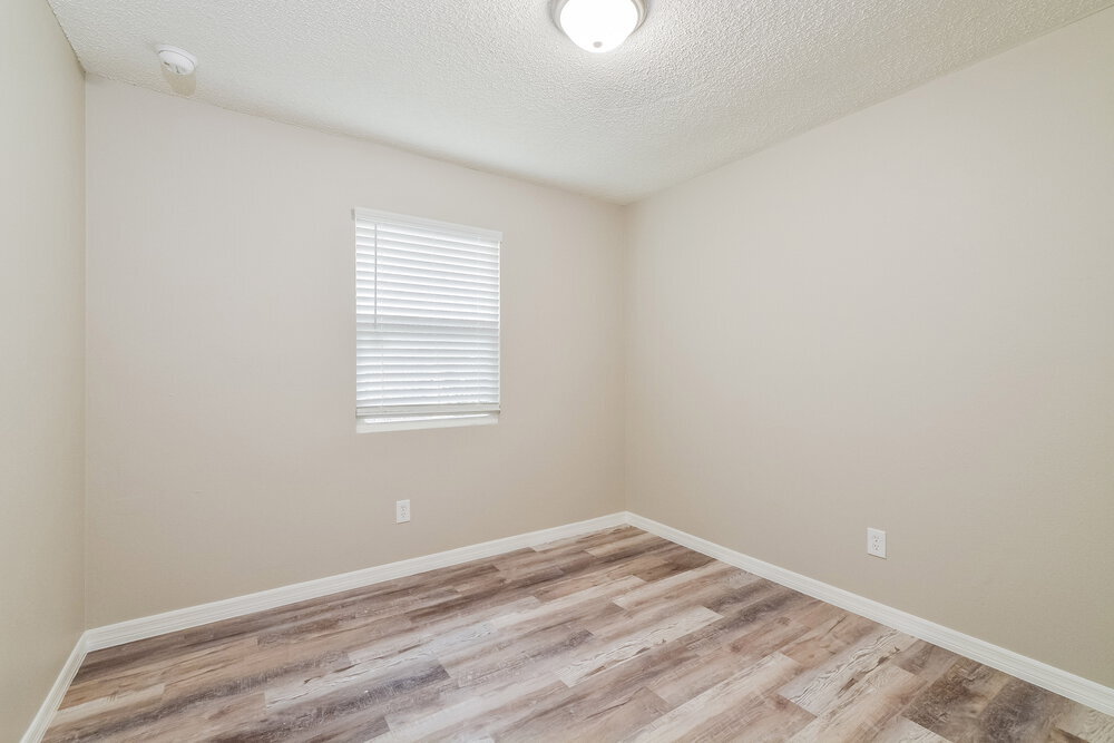 Building Photo - 550 Conure St