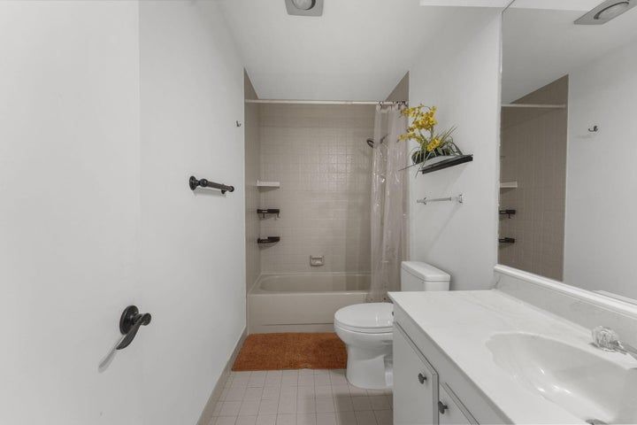 Building Photo - 7621 Sierra Terrace W