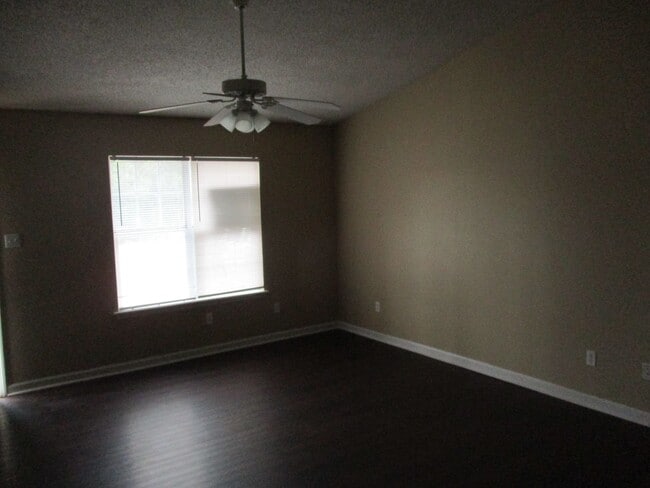 Building Photo - 2517 Cardinal St