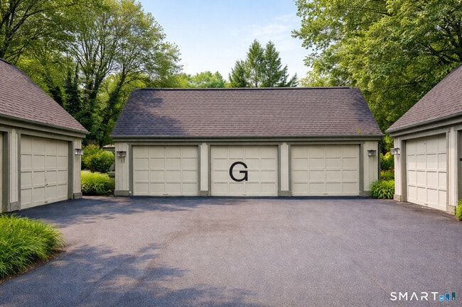 Building Photo - 576 Heritage Vlg