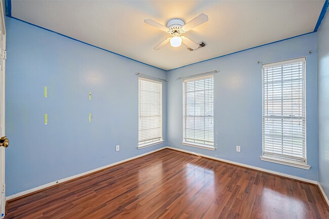 Building Photo - 10323 Emerald Pine Dr