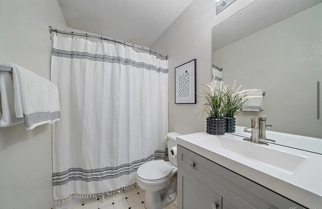 Building Photo - 8865 Meade Ct