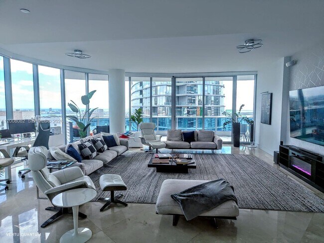 Building Photo - 200 Biscayne Blvd Way