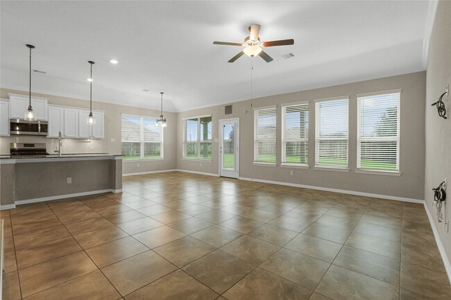 Building Photo - 8903 Lost Castle Wy