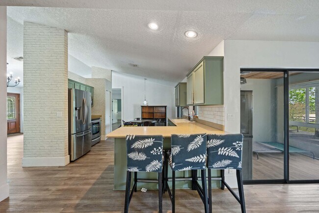 Building Photo - 16820 Deer Path Ln